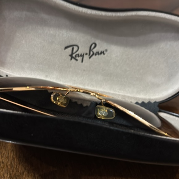 Ray-Ban Aviator Sunglasses with Case - Picture 15 of 16
